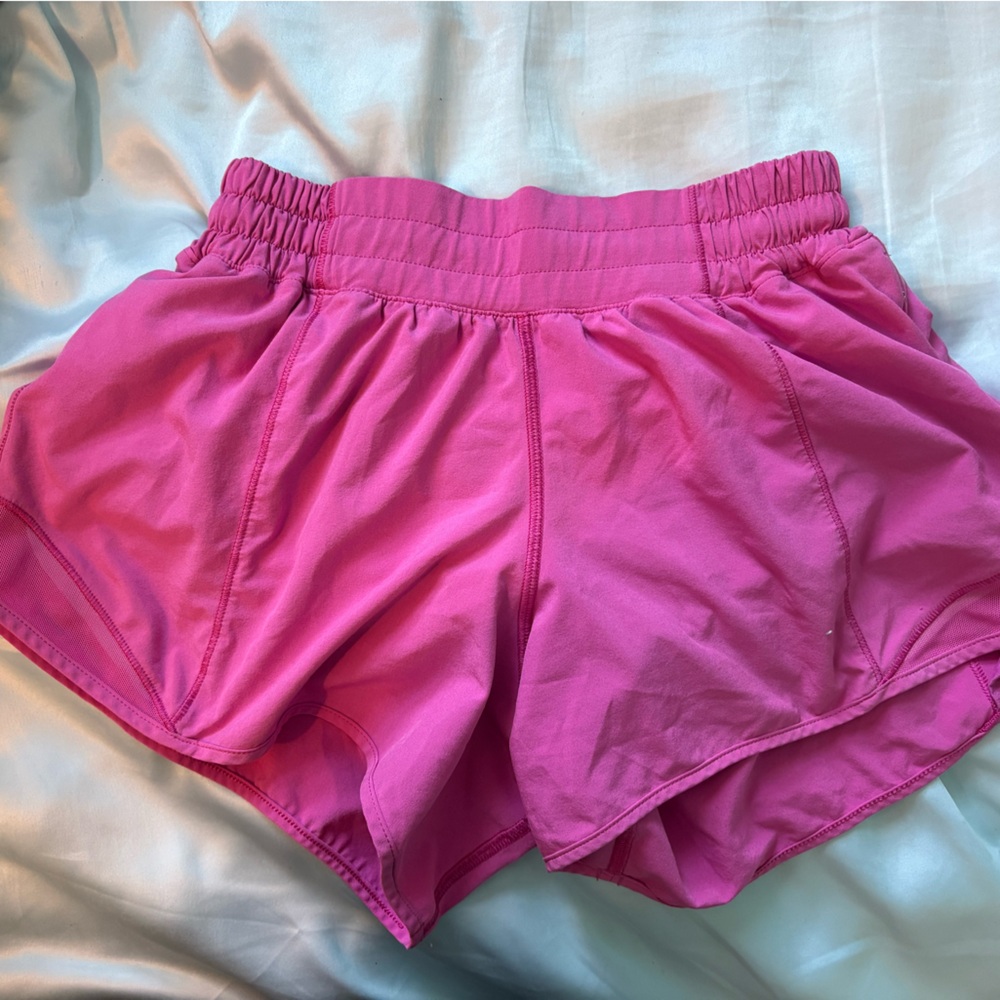 Lululemon HOTTY HOT Shorts Low Rise 2.5 inch
